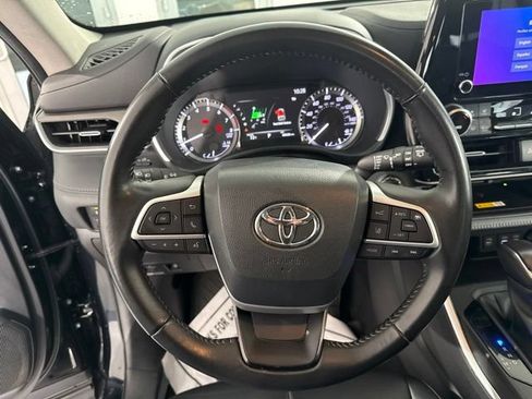 Used 2023 Toyota Highlander XLE FWD image 27