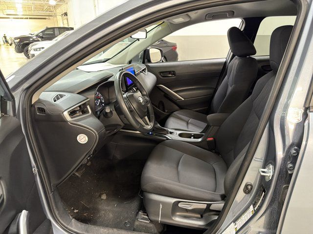 Used 2025 Toyota Corolla Cross LE FWD image 6