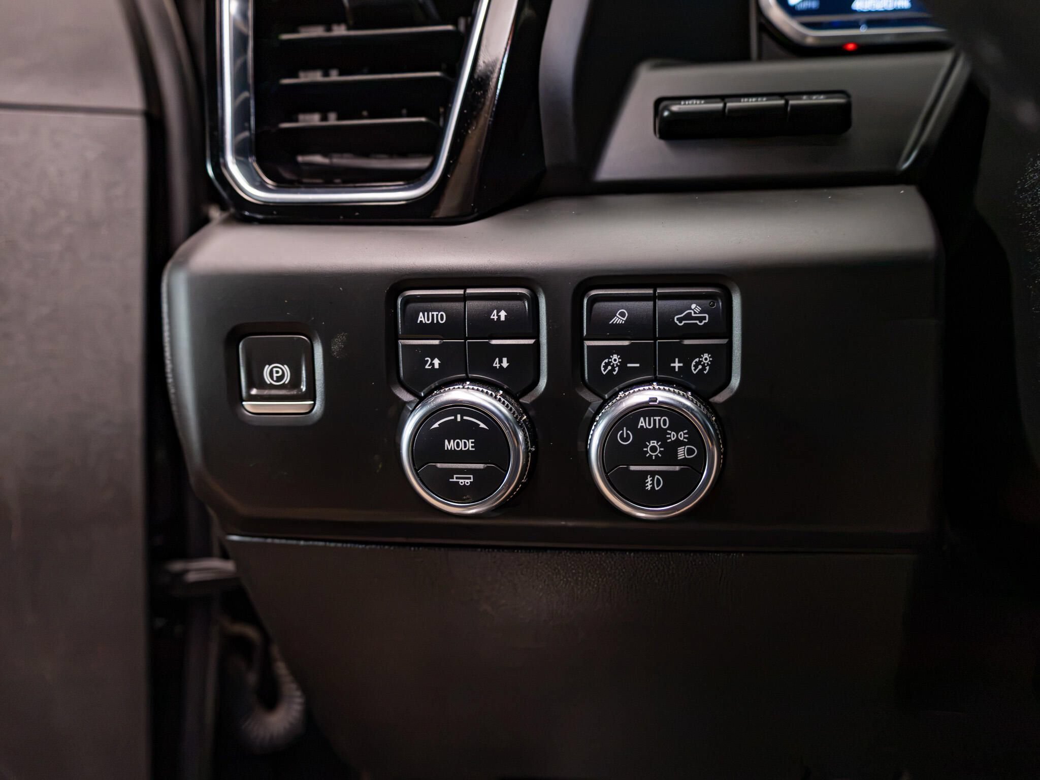 Used 2024 GMC Sierra 3500 Denali Ultimate AWD/4WD image 19