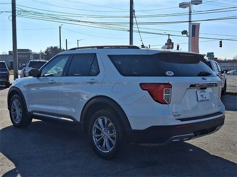 Certified 2022 Ford Explorer XLT w/ Equipment Group 202A image 4