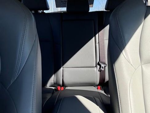 Used 2022 Toyota Venza XLE image 42