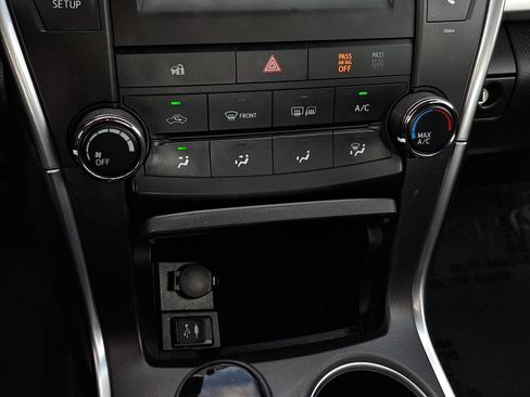 Used 2017 Toyota Camry SE FWD image 24