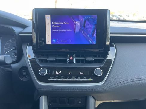 Used 2024 Toyota Corolla Cross LE image 4