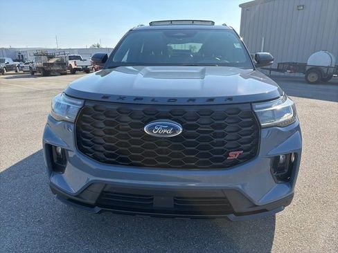 Used 2025 Ford Explorer ST image 8