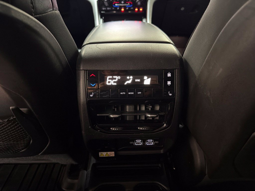 Used 2023 Jeep Grand Cherokee L Limited w/ Luxury Tech Group II AWD/4WD image 19