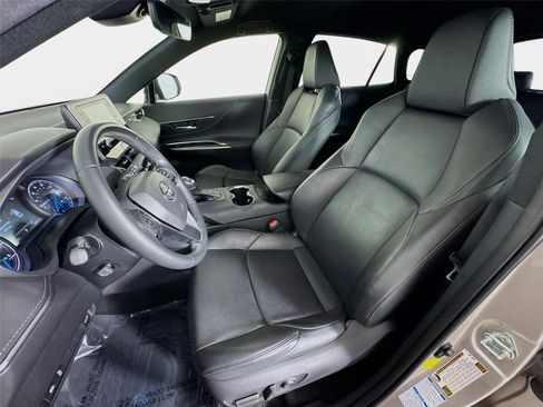 Used 2022 Toyota Venza XLE AWD/4WD image 12