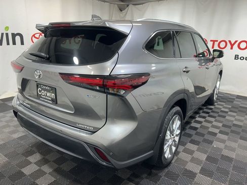 Used 2026 Toyota Highlander Limited image 8
