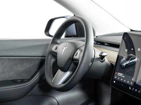 Used 2022 Tesla Model Y Performance image 25