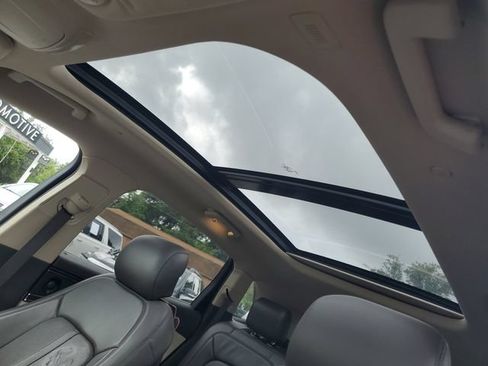 Used 2019 Lincoln Nautilus Reserve FWD image 10