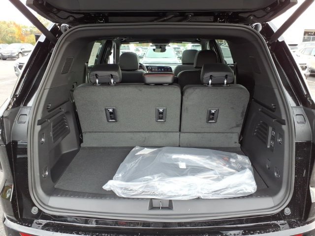 New 2027 Chevrolet Traverse RS w/ LPO, Floor Liner Package AWD/4WD image 11