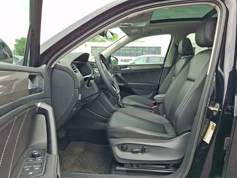 Used 2023 Volkswagen Tiguan SE w/ Panoramic Sunroof Package AWD/4WD image 13