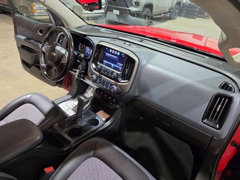 Used 2017 Chevrolet Colorado Z71 AWD/4WD image 33