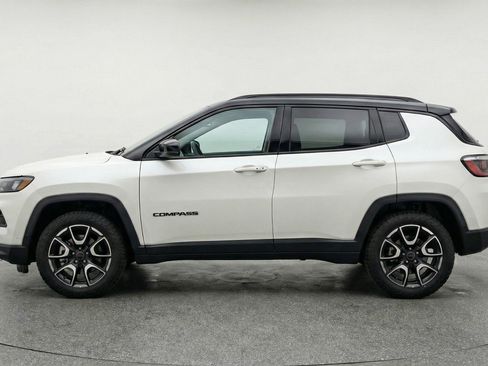 Used 2025 Jeep Compass Trailhawk AWD/4WD image 5