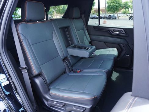 Used 2025 GMC Yukon AT4 AWD/4WD image 9