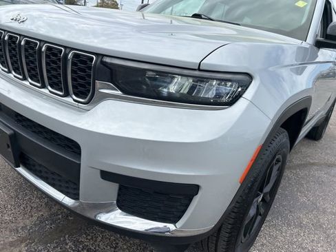 Used 2023 Jeep Grand Cherokee L Laredo image 9
