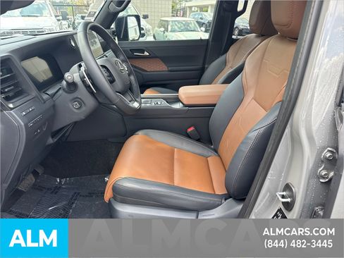 Used 2025 Lexus GX 550 w/ Accessory Package (2T) image 10