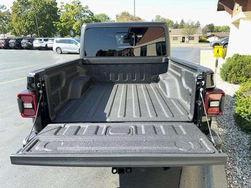 New 2025 Jeep Gladiator Sport AWD/4WD image 14
