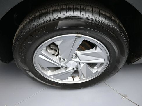 Certified 2025 Hyundai Elantra SE FWD image 12