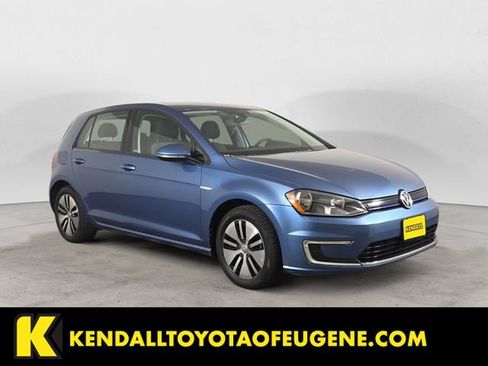Used 2016 Volkswagen e-Golf SE w/ DC Fast Charging Package FWD image 3