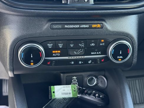 Used 2025 Ford Escape ST-Line Select AWD/4WD image 22