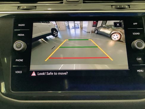 Used 2021 Volkswagen Tiguan SE R-Line image 26