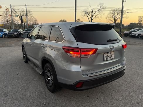 Used 2019 Toyota Highlander LE image 11