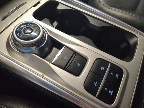 Used 2020 Ford Explorer XLT w/ Equipment Group 202A image 26