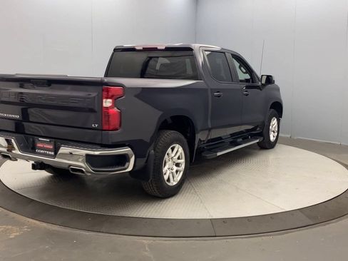 Used 2022 Chevrolet Silverado 1500 LT w/ Z71 Off-Road Package AWD/4WD image 4