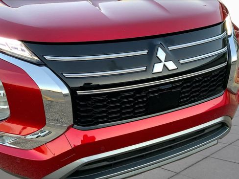 Used 2025 Mitsubishi Outlander SE FWD image 30
