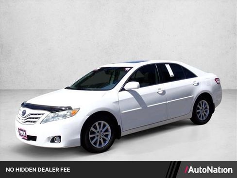 Used 2011 Toyota Camry XLE FWD image 1