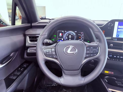 Certified 2024 Lexus UX 250h FWD image 18