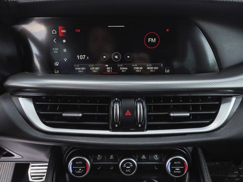 Used 2023 Alfa Romeo Stelvio Veloce image 27