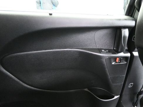 Used 2025 Chrysler Pacifica Select image 29