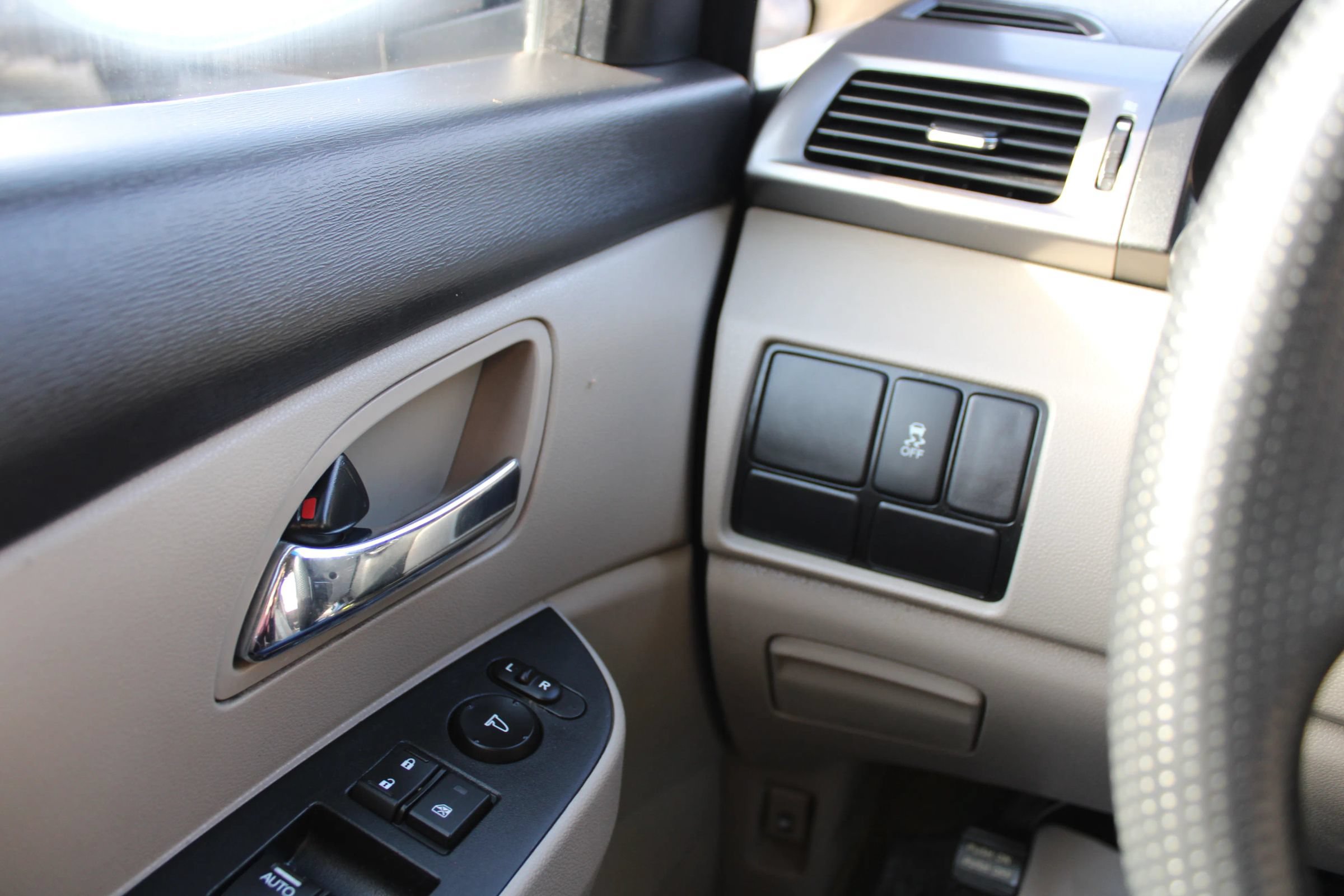 Used 2017 Honda Odyssey LX image 9