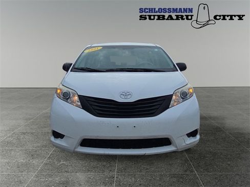 Used 2011 Toyota Sienna image 12