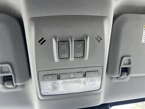 Used 2020 Chevrolet Trax Premier FWD image 28