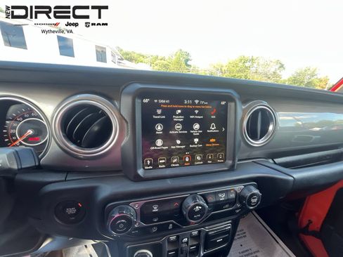 Used 2018 Jeep Wrangler Unlimited Sahara AWD/4WD image 19