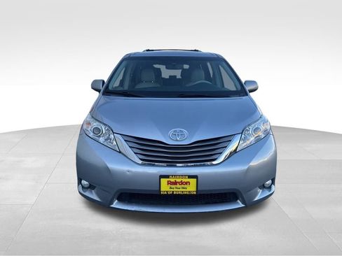 Used 2012 Toyota Sienna XLE image 41