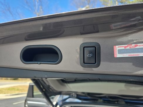 Used 2015 Toyota Highlander Plus image 13