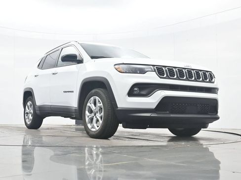 Used 2025 Jeep Compass Latitude AWD/4WD image 31