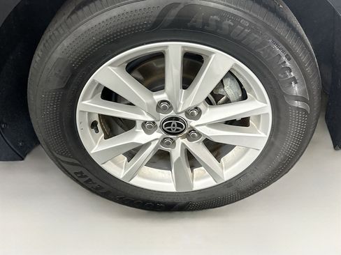 Used 2025 Toyota Camry LE image 11