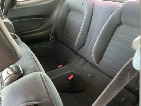 Used 2017 Ford Mustang Coupe RWD image 5