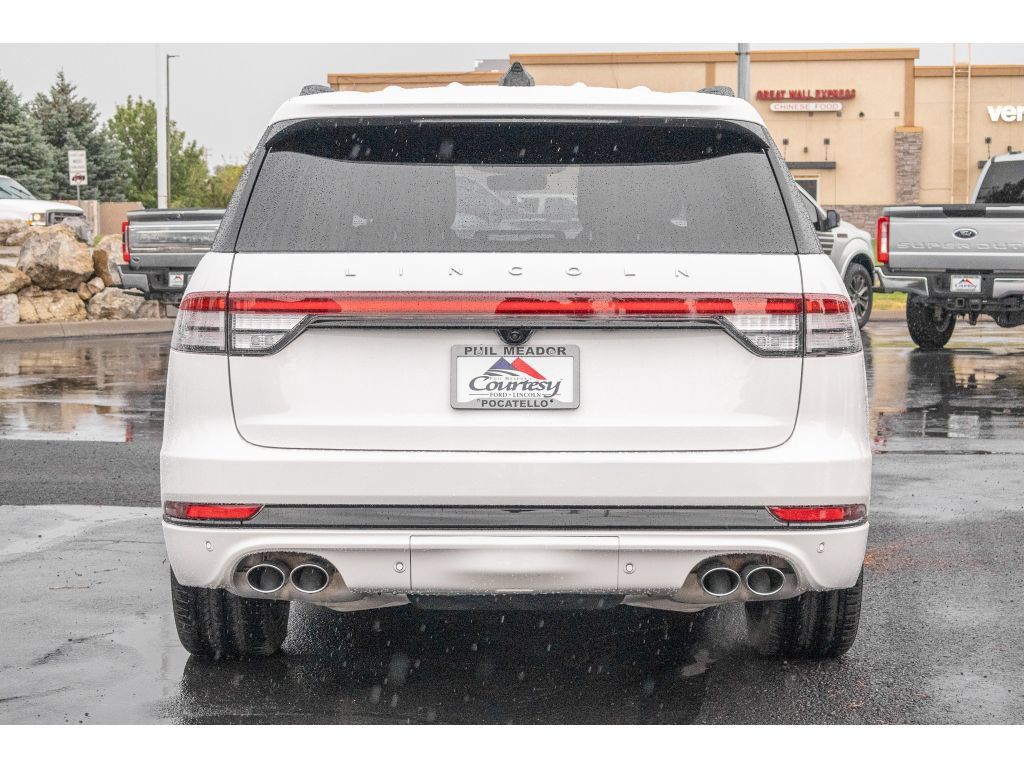 Used 2025 Lincoln Aviator Reserve w/ Equipment Group 201A AWD/4WD image 4