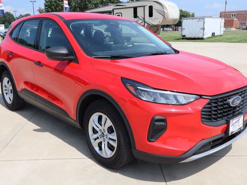 Used 2024 Ford Escape FWD image 4