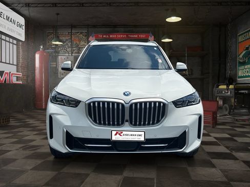 Used 2025 BMW X5 xDrive50e AWD/4WD image 2