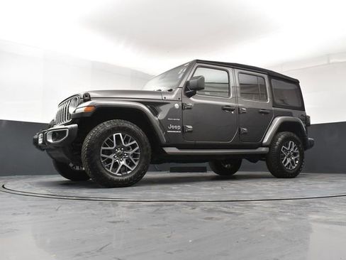 Used 2024 Jeep Wrangler Sahara image 21