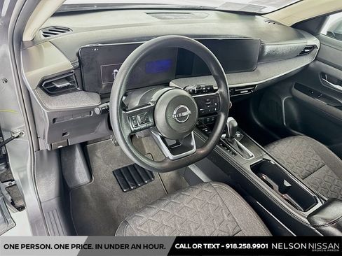 Used 2025 Nissan Kicks SV AWD/4WD image 9
