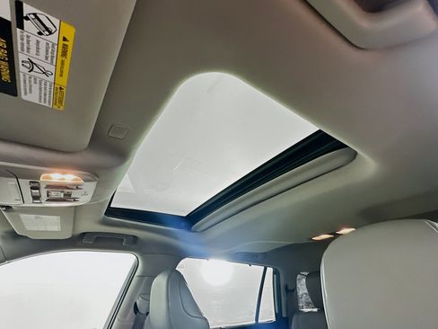 Used 2022 Toyota Highlander XLE image 25