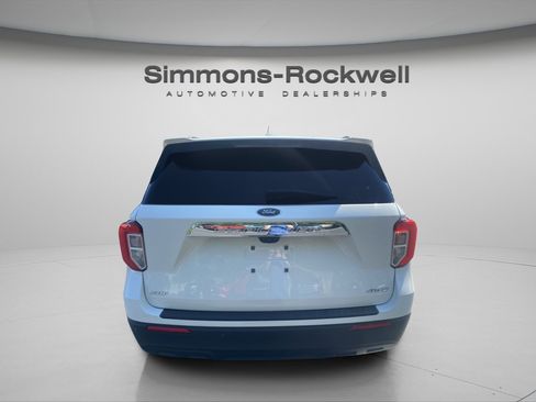 Used 2022 Ford Explorer XLT image 6