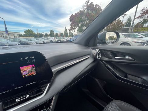 Used 2025 Chevrolet Equinox LT image 29